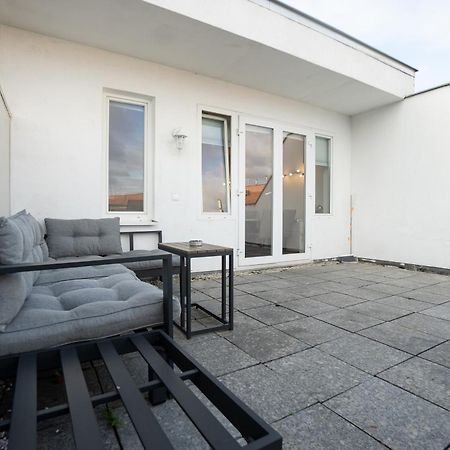 Apartment With A Private Terrace Located Right Near Belvedere Castle, 15 Minutes Away From Stephansdom Bécs Kültér fotó