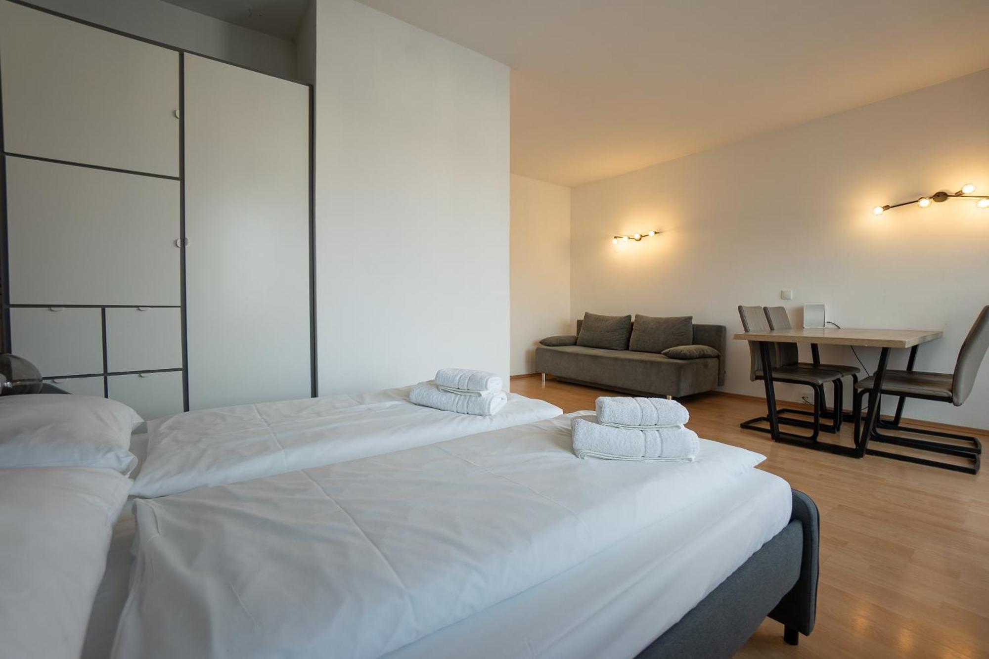Apartment With A Private Terrace Located Right Near Belvedere Castle, 15 Minutes Away From Stephansdom Bécs Kültér fotó