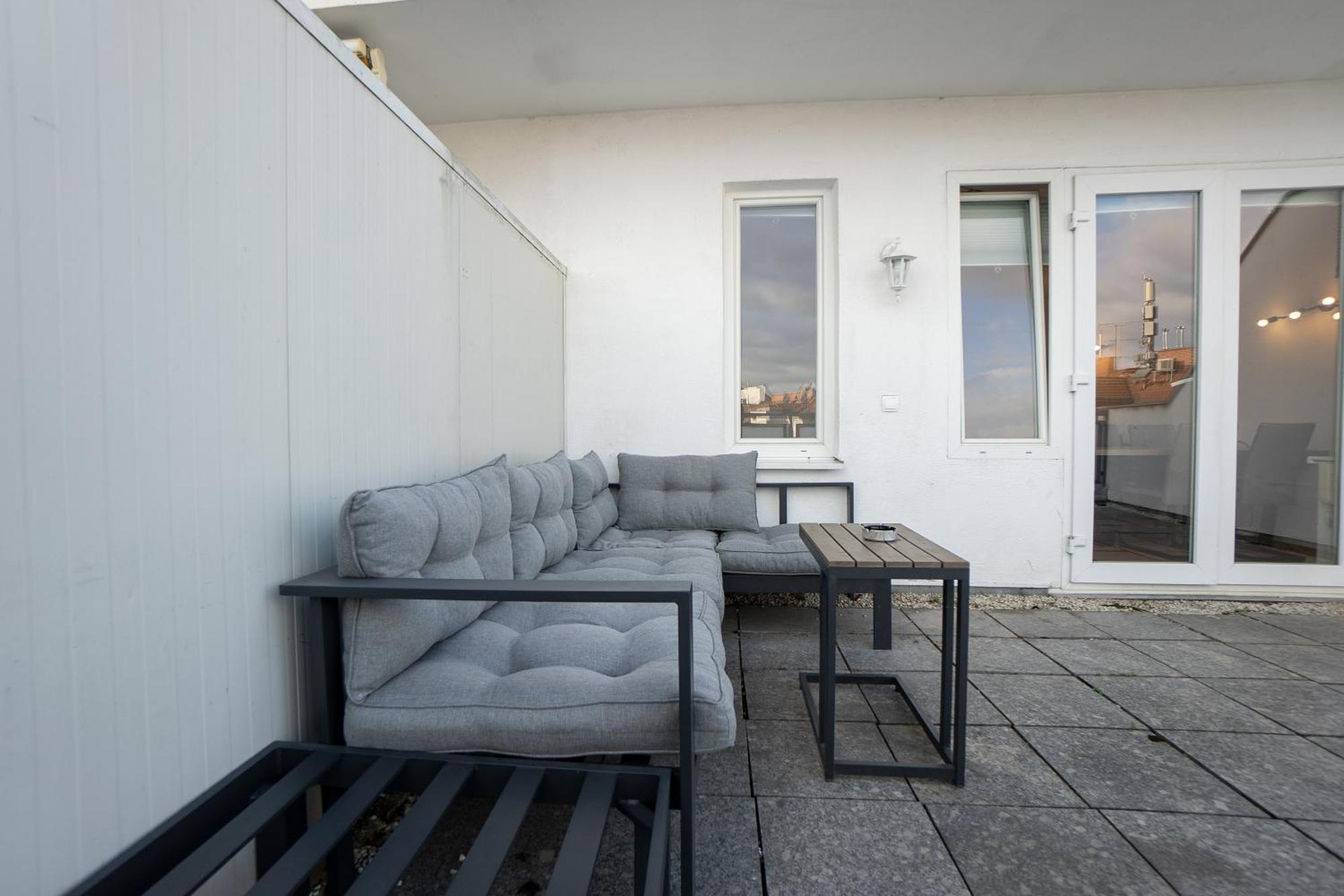 Apartment With A Private Terrace Located Right Near Belvedere Castle, 15 Minutes Away From Stephansdom Bécs Kültér fotó