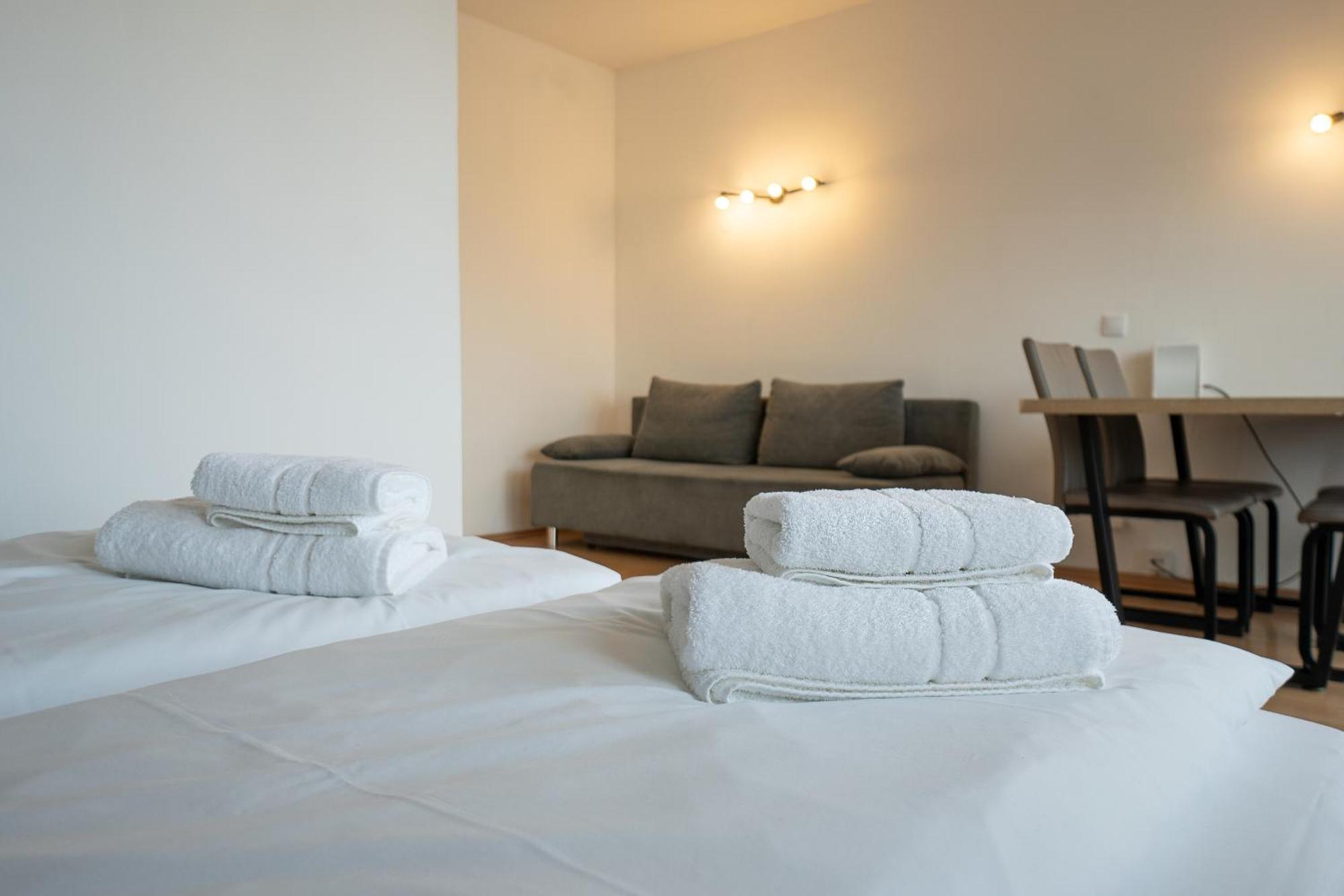 Apartment With A Private Terrace Located Right Near Belvedere Castle, 15 Minutes Away From Stephansdom Bécs Kültér fotó