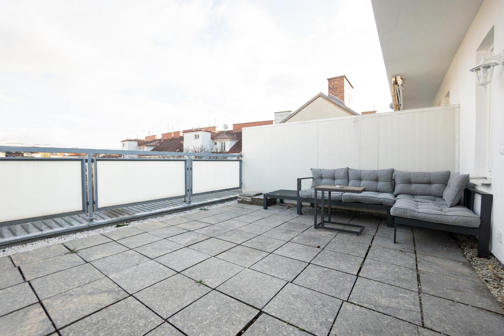 Apartment With A Private Terrace Located Right Near Belvedere Castle, 15 Minutes Away From Stephansdom Bécs Kültér fotó
