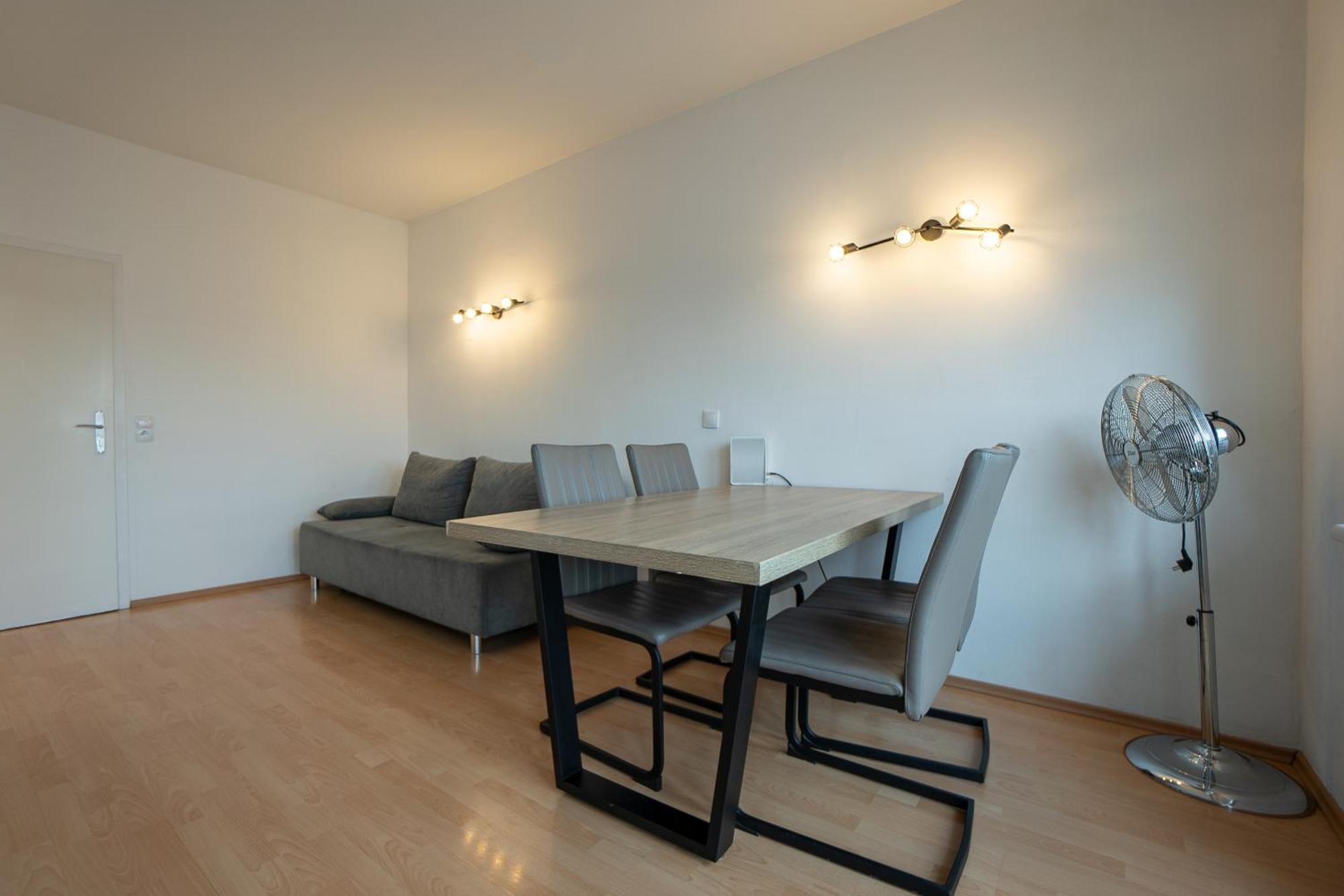 Apartment With A Private Terrace Located Right Near Belvedere Castle, 15 Minutes Away From Stephansdom Bécs Kültér fotó