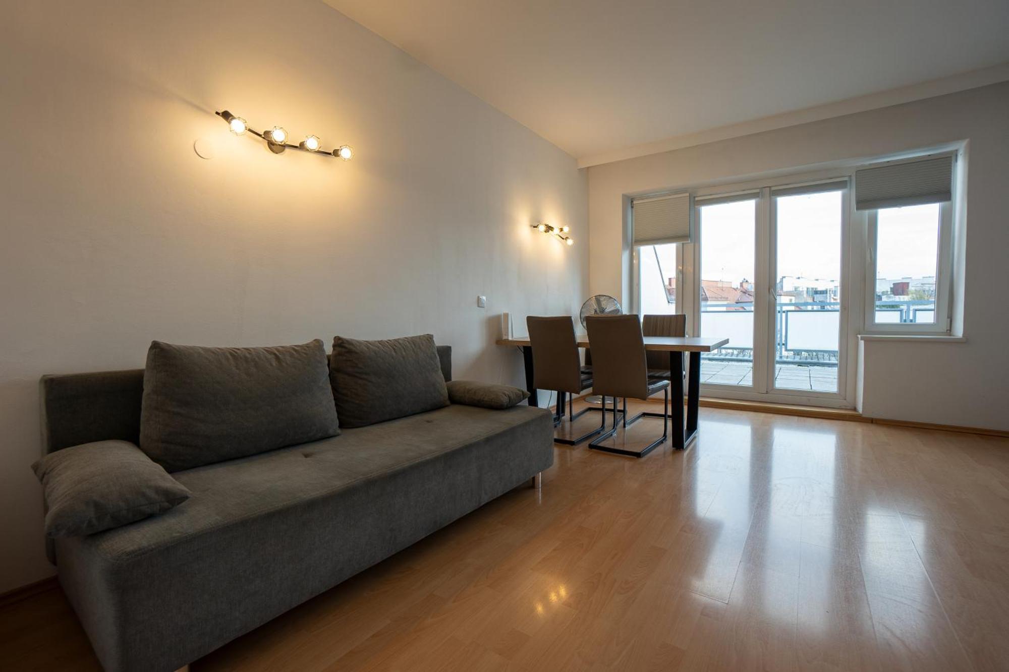 Apartment With A Private Terrace Located Right Near Belvedere Castle, 15 Minutes Away From Stephansdom Bécs Kültér fotó